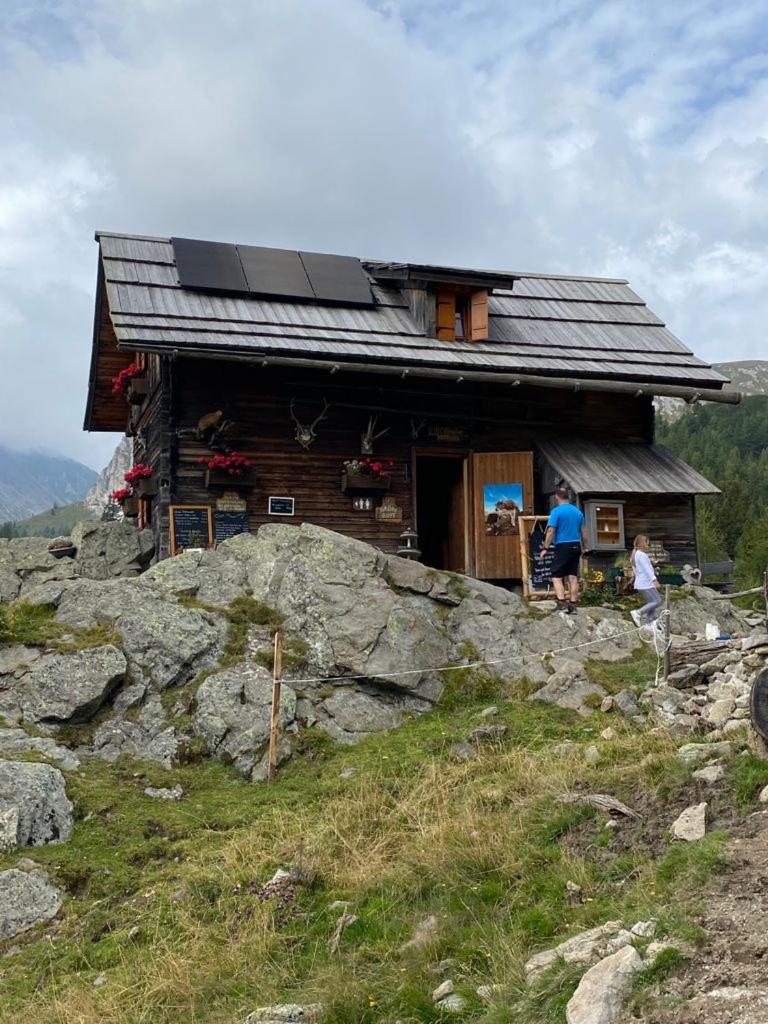 ראדנטיין Nocky Mountains Lodge And Apartment מראה חיצוני תמונה